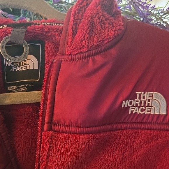 The North Face Cherry Red Fleece Jacket Medium - Picture 2 of 4